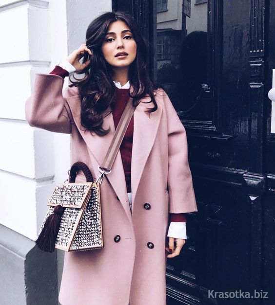 С чем носить розовое пальто 2019?